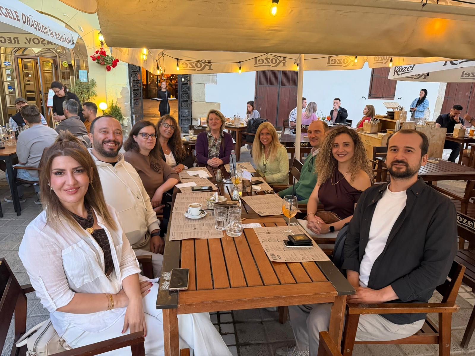 08.GroupDinner